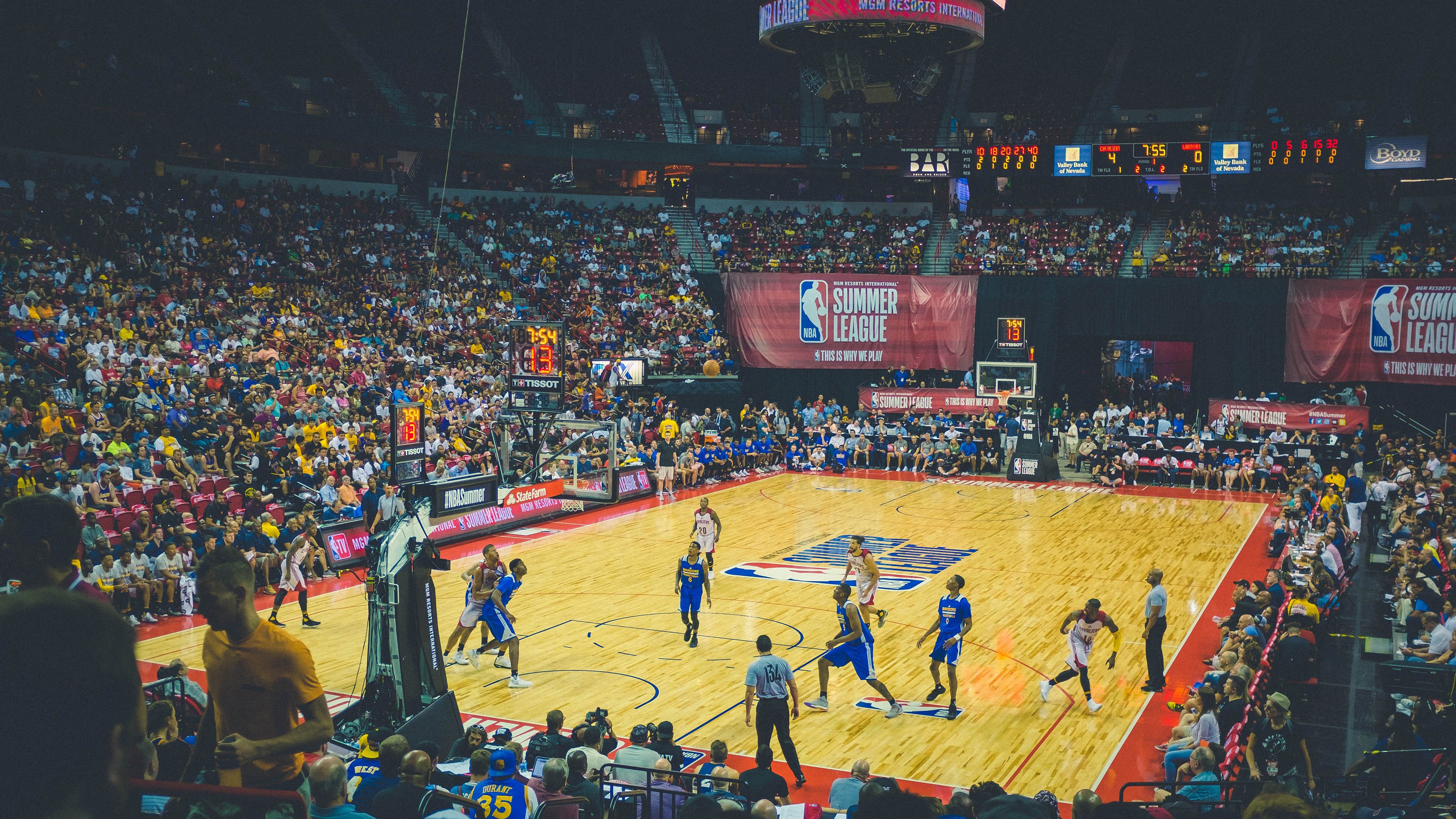 塔图姆连续十五场比赛得分超过锐不可当，公牛不断突破！观众掌声雷动